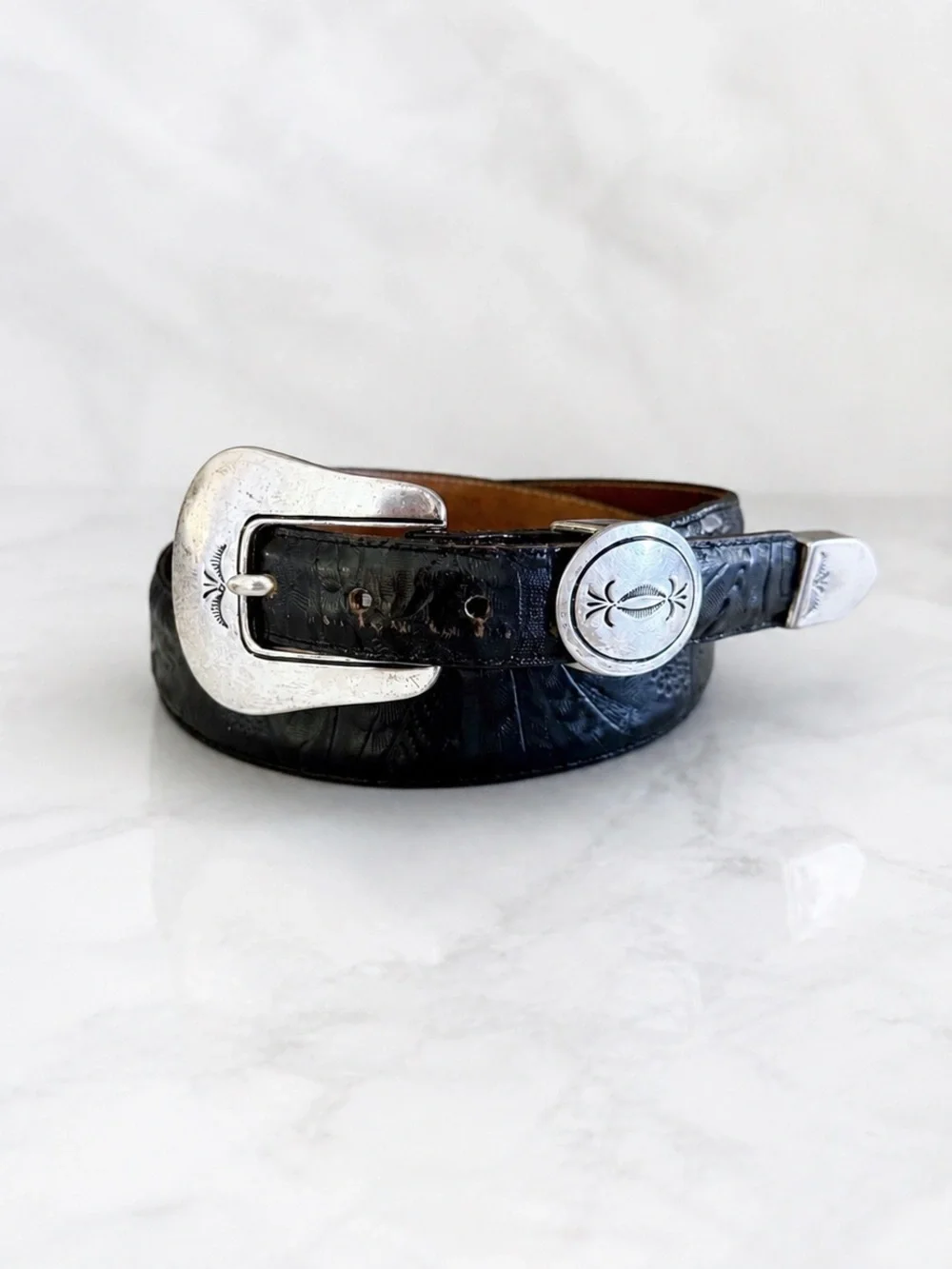 Vintage Justin Western Belt, Black Tooled (Embossed) Floral Leather sz. 30 - Picture 17 of 17